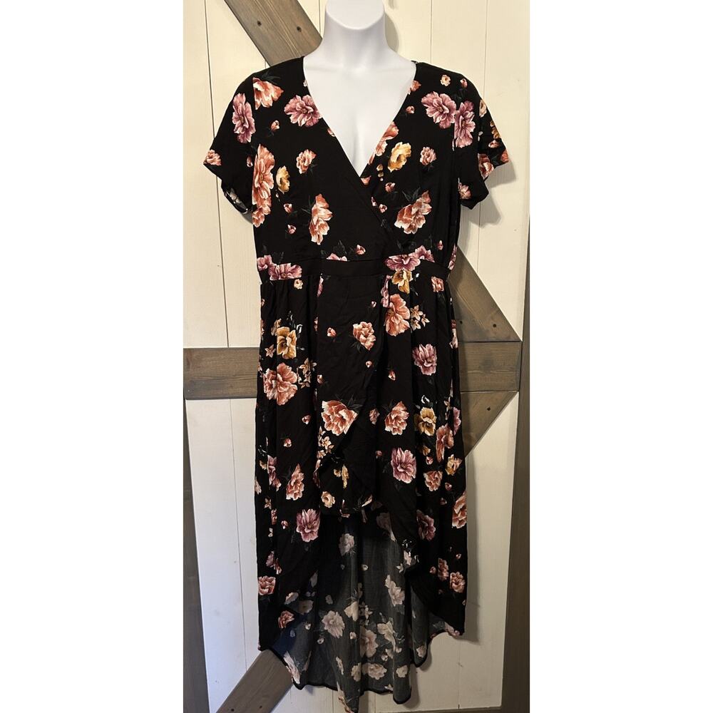 Torrid Women Black Floral Short Sleeve V-Neck Challis Walk Through Maxi Dress 2